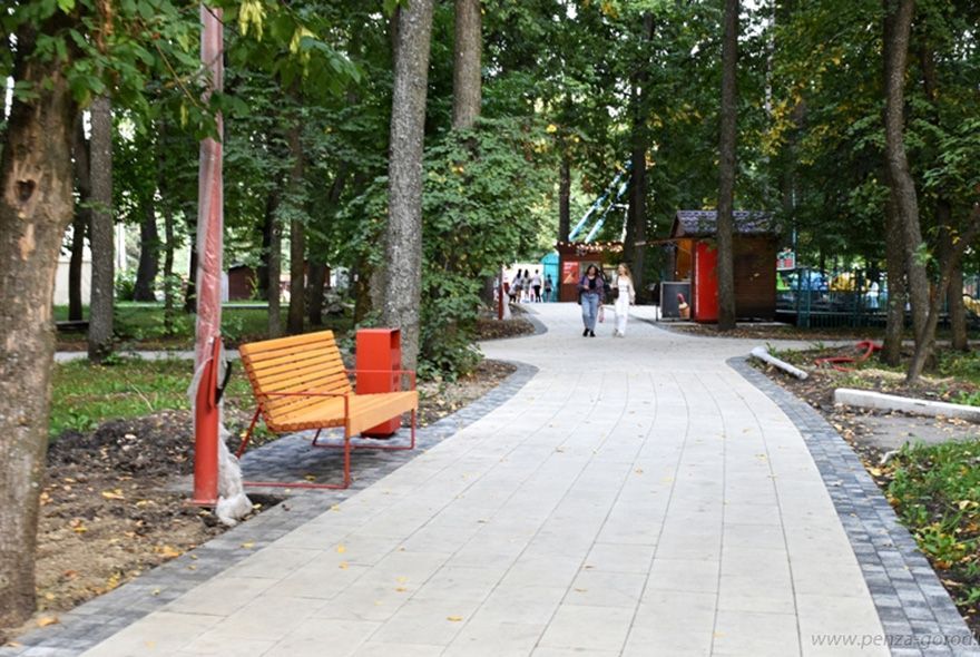 В пензенском парке Белинского наводят красоту
