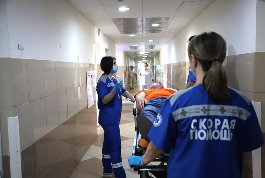 Как избежать травм в новогоднюю ночь: советы врача