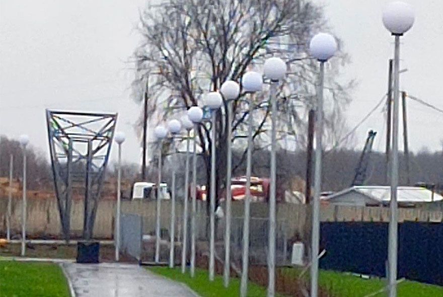 В Спутнике установили новые световые опоры  