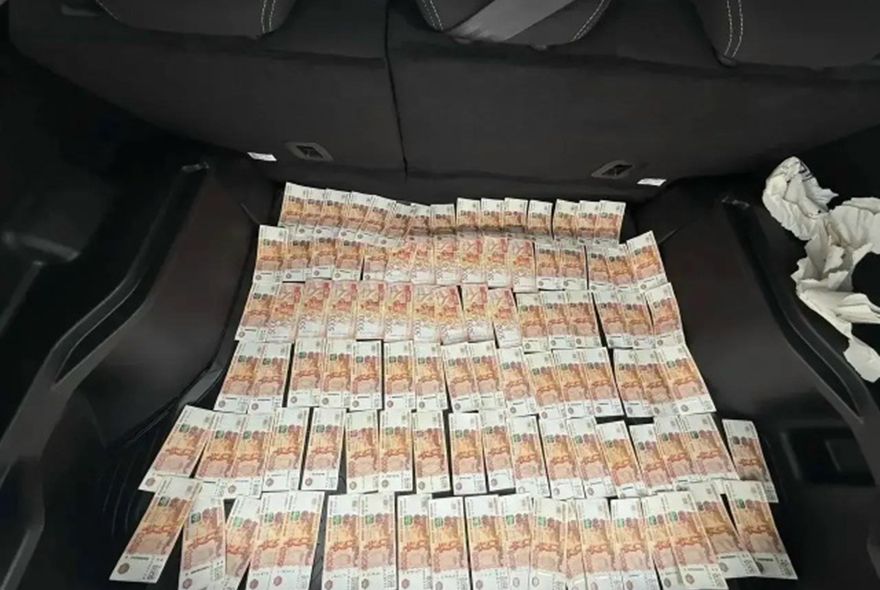 В Пензе мужчину обвиняют в даче взятки сотруднику УФСБ