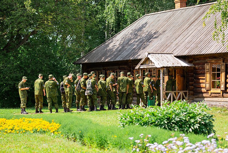 Участники сборов «Гвардеец» побывали в Тарханах