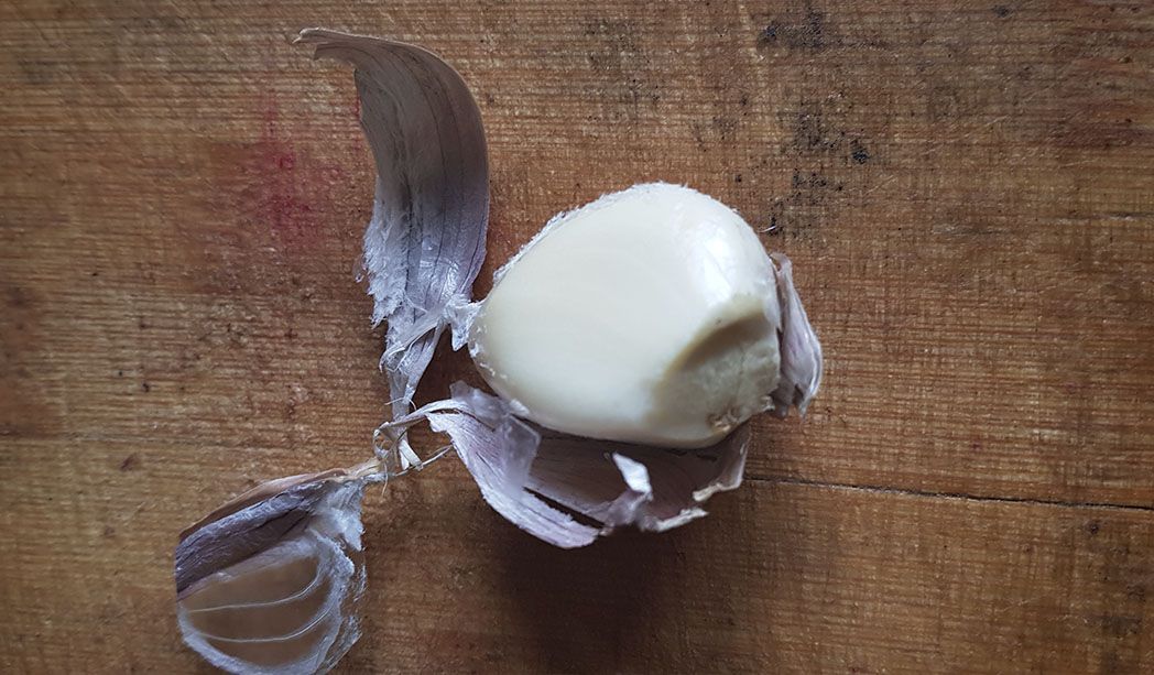 Не «раздевайте» чеснок