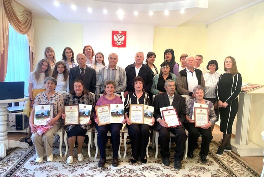 «Золотые» юбиляры получили по 5 тысяч рублей