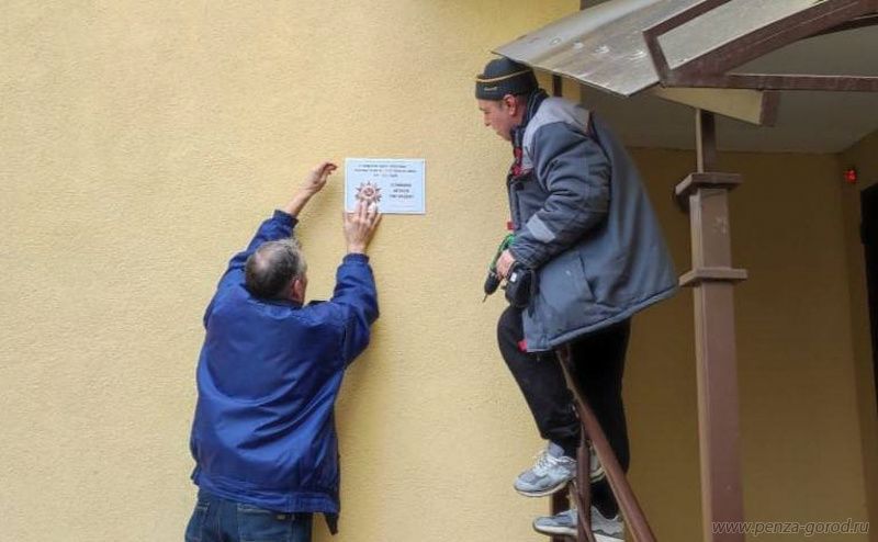 На домах воинов размещают таблички