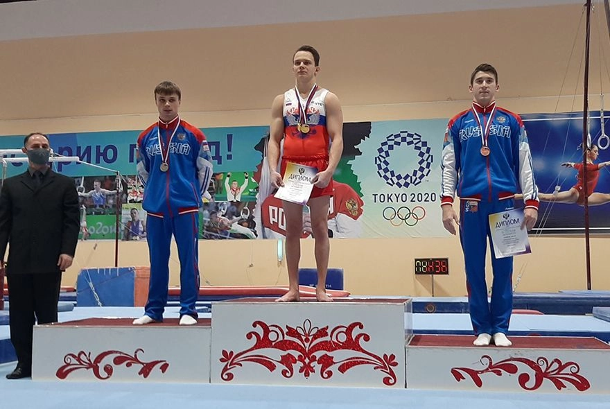 Гимнасты берут медали