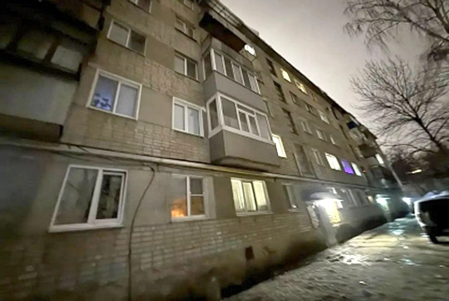 В Пензе наледь упала с балкона, травмировав женщину