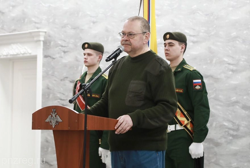 Олег Мельниченко вручил награды офицерам и сотрудникам ПАИИ