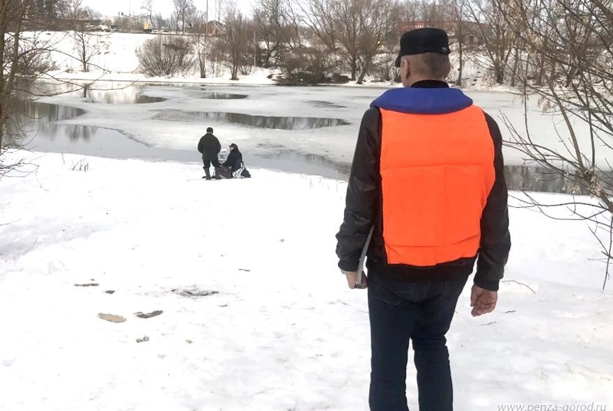 В Пензе предотвращают выход на лед  