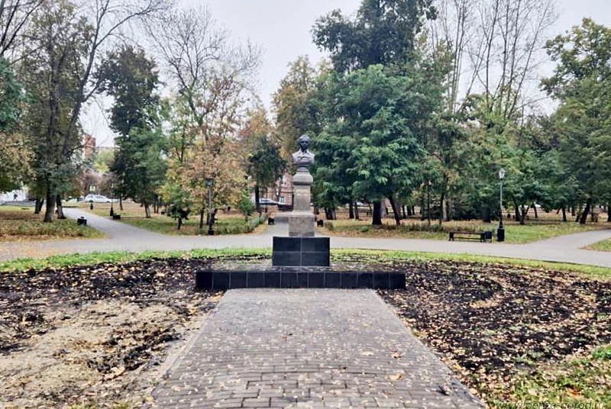 Лермонтов вернулся в пензенский сквер после реставрации