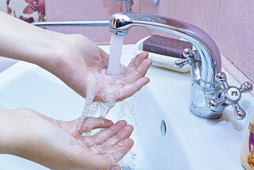 Почему шипит кран?